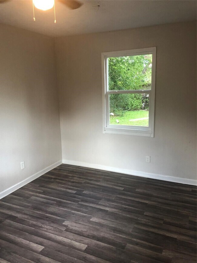 Building Photo - 8119 Rockford Dr