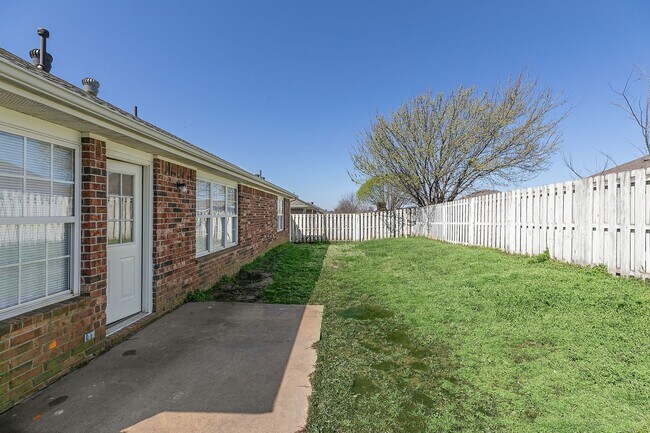 Building Photo - Cute 4 Bed 2 Bath Home in Bentonville School District