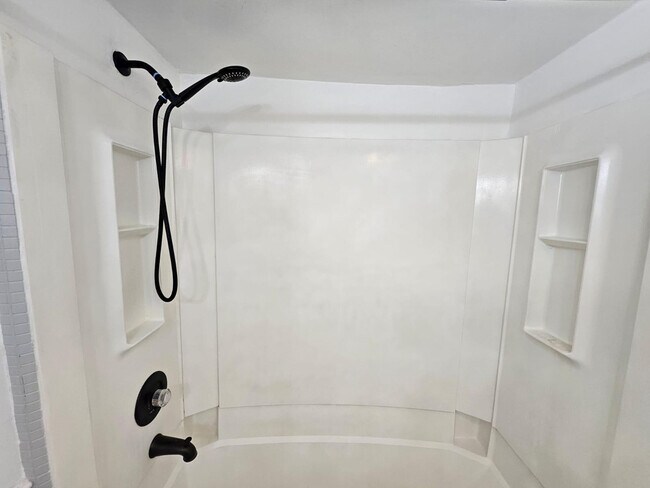 Building Photo - 1005 S Flagler Ave