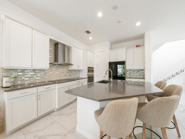 Building Photo - 11843 SW 13th Ct