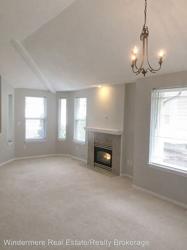 Building Photo - 5009 Freeport Ln