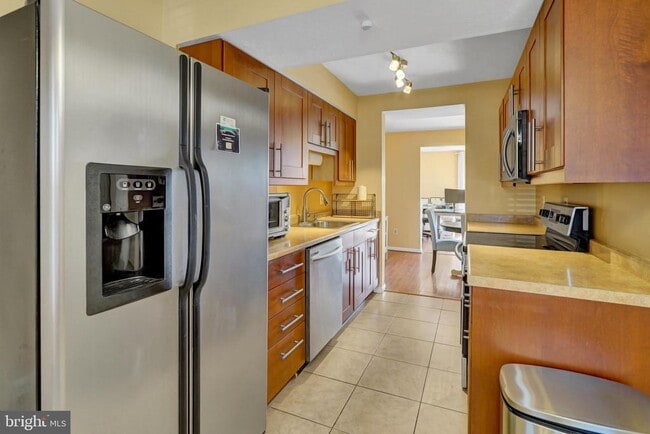 Building Photo - 6389 Fenestra Ct