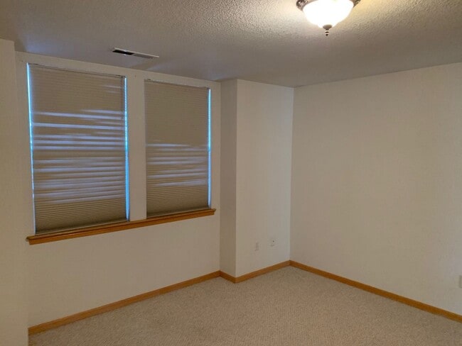 Building Photo - Nice Townhome in Central Loveland