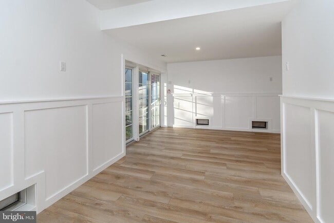 Building Photo - 17 Wilson St