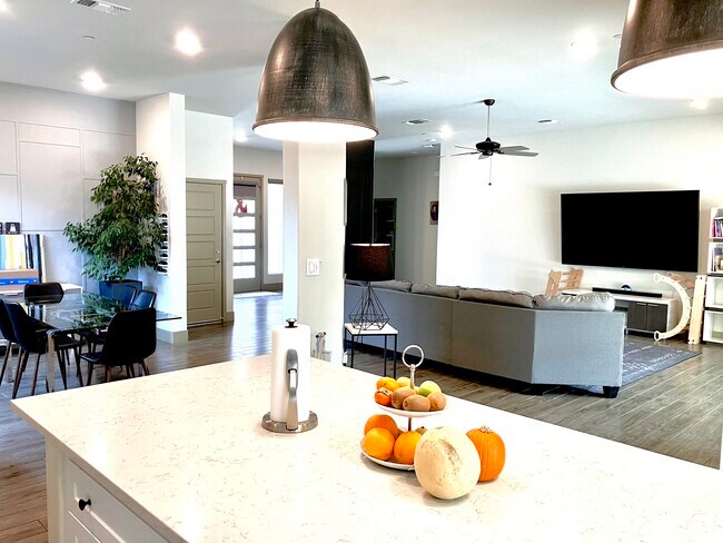 Building Photo - 9207 Manor Forest Ln