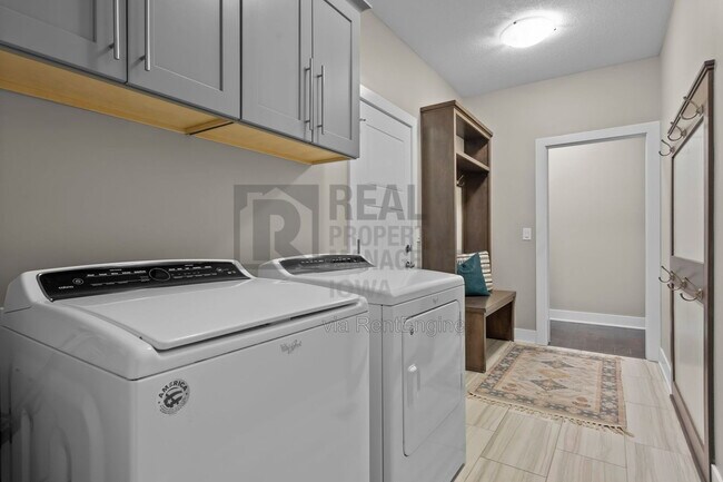 Building Photo - 16893 Madison Cir