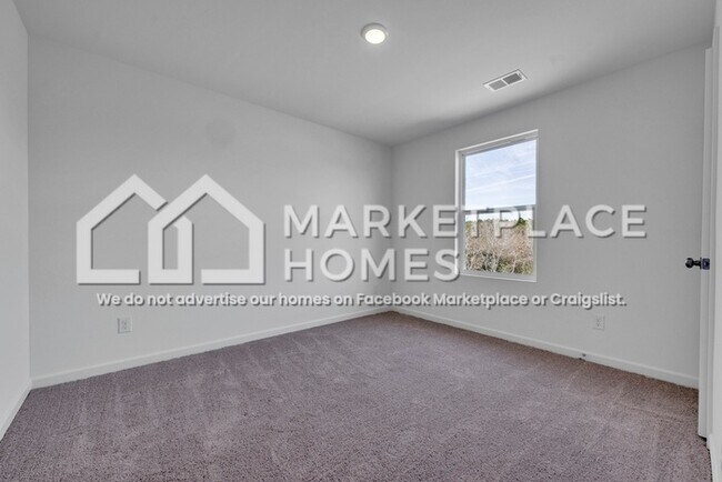 Building Photo - 327 Orchid Ln