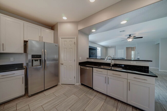 Building Photo - 7636 W Quail Track Dr