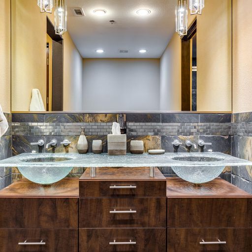 Guest Bathroom - 11441 Allerton Park Dr