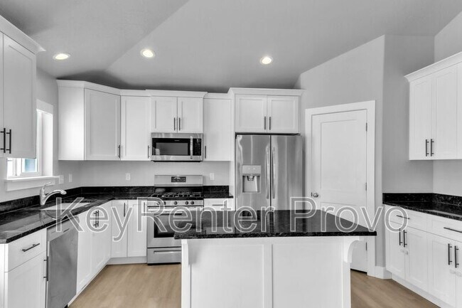 Building Photo - 1226 N 150 E