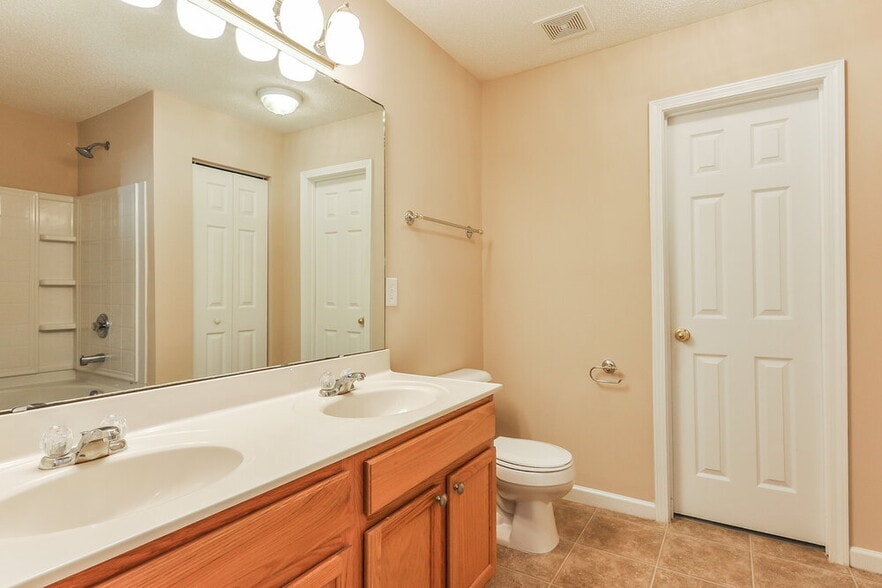 Building Photo - 205 Brookhaven Dr