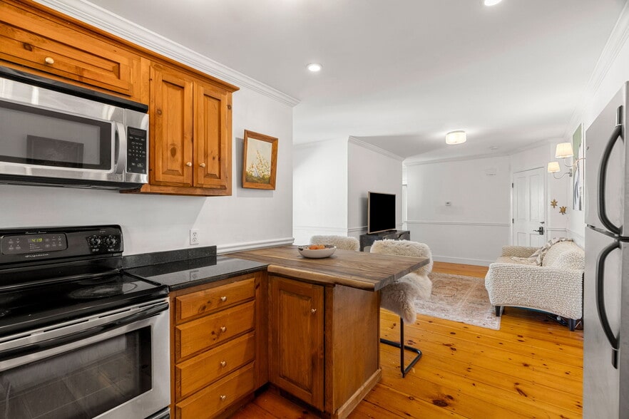 Building Photo - 4 Greenleaf St