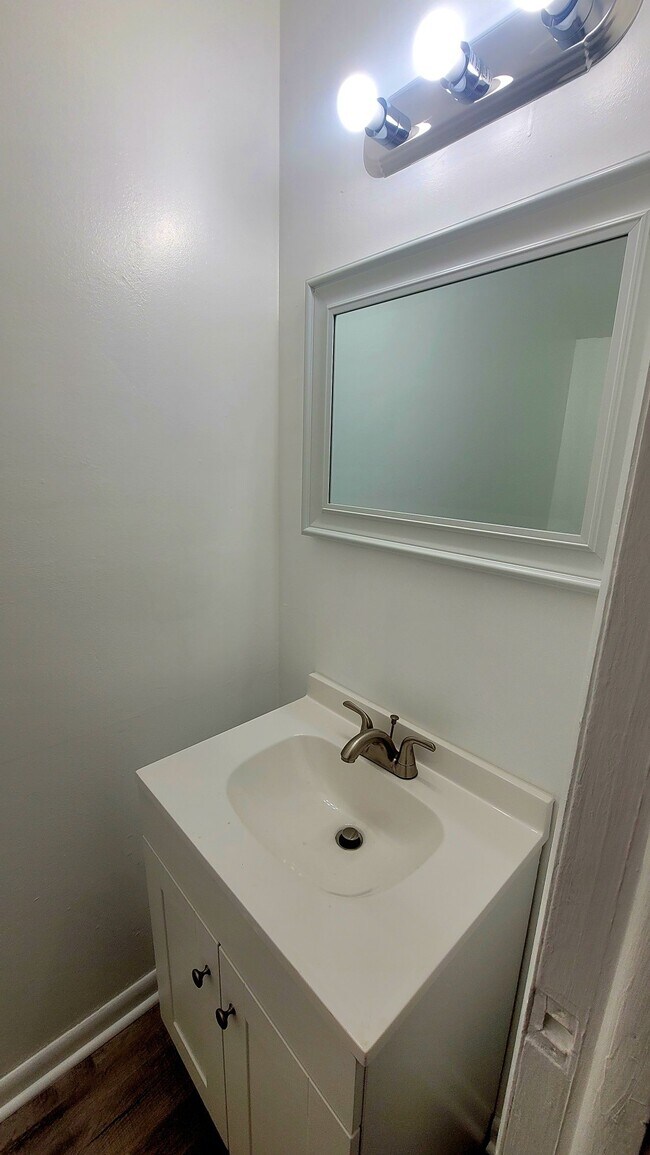Building Photo - 2620 Wayside Dr
