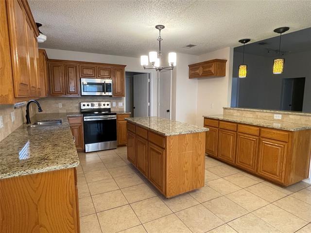 Building Photo - 817 Parkhill Dr