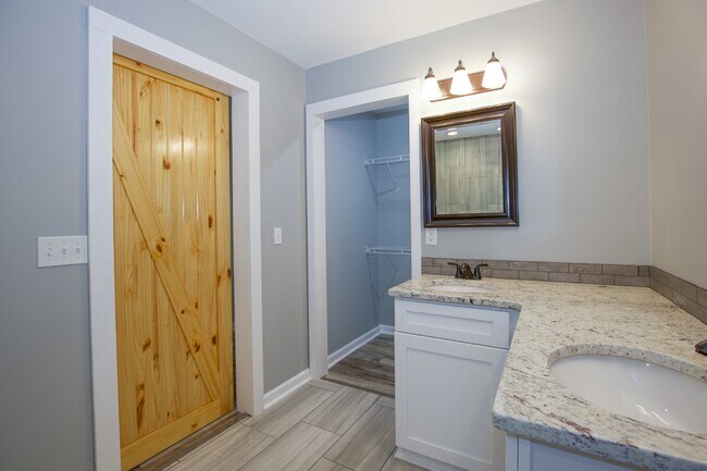 Building Photo - Gorgeous Fully Renovated 3 bedroom home in the Heart of Whispering Pines