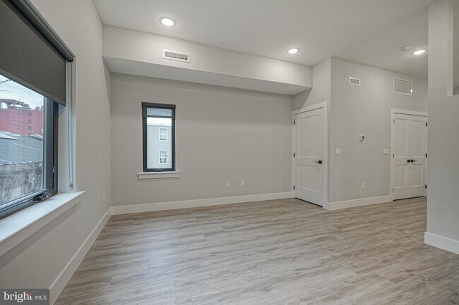 Building Photo - 845 N 15th St