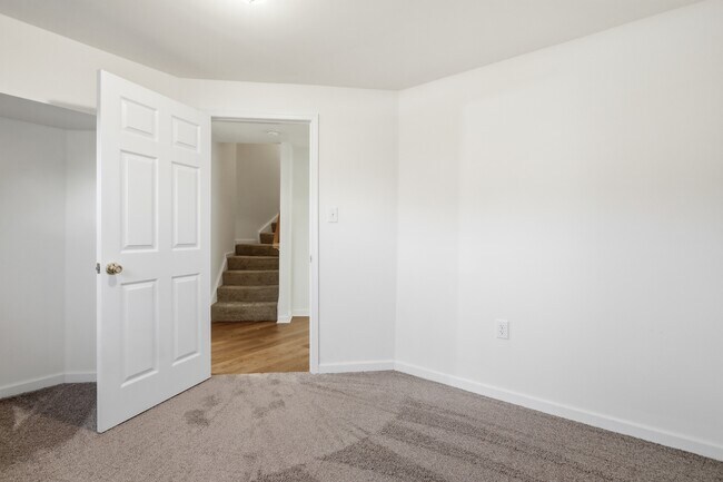 Building Photo - 10 Crabapple Ct