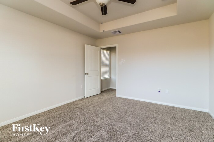 Building Photo - 14705 Country Club Dr
