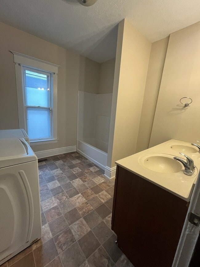 Building Photo - 154 Straight Ave SW