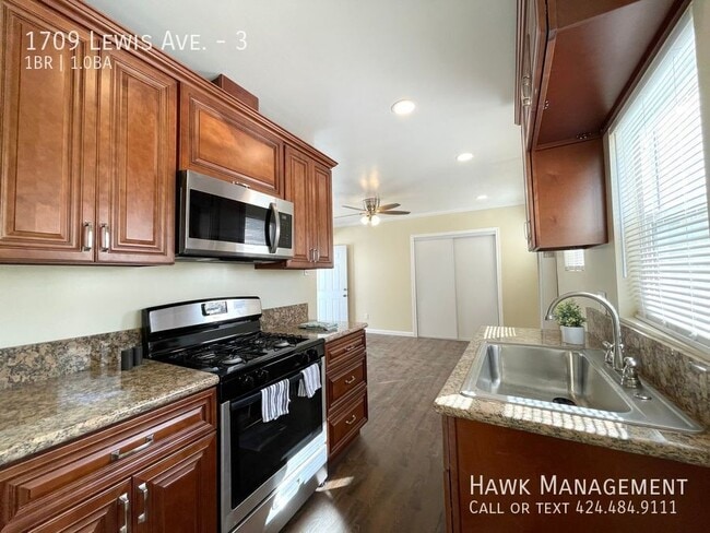 Primary Photo - 1709 Lewis Ave