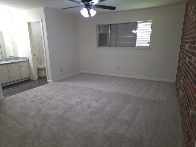 Building Photo - 4860 Kentington Dr