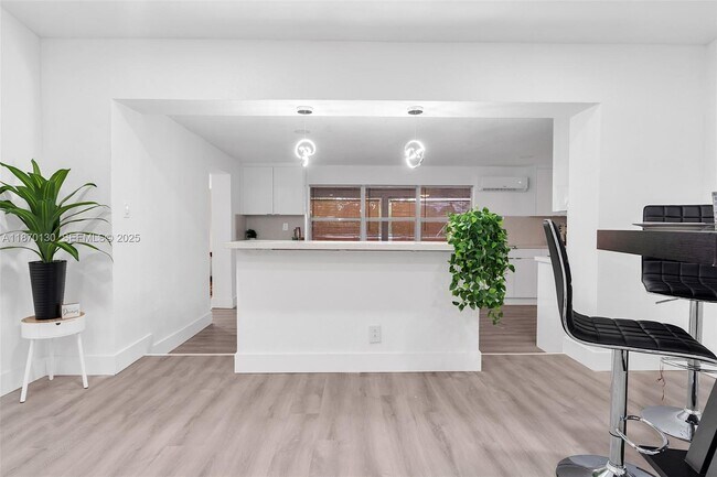 Building Photo - 658 SW 1st Ct