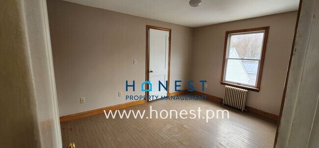 Building Photo - 4 Pierce St