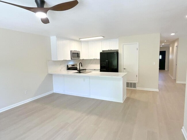 Primary Photo - NEW PRICE ! Newly updated Danville Greenbr...