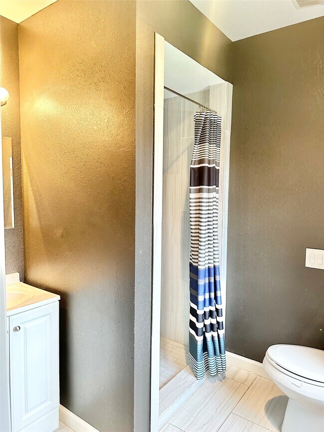 Building Photo - 2424 Southmore Blvd