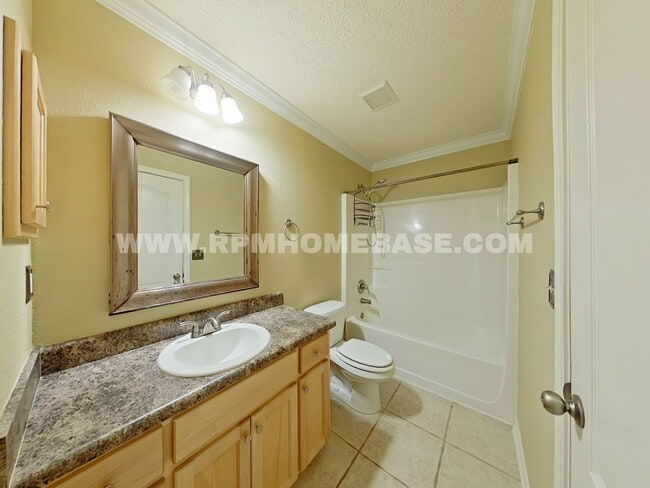 Building Photo - Beautiful Home with New Appliances in Quie...