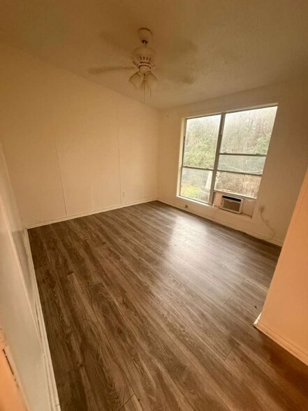 Building Photo - 430 Westchase St