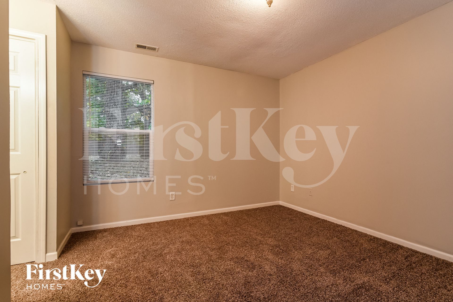 Building Photo - 2529 N Parker Ave