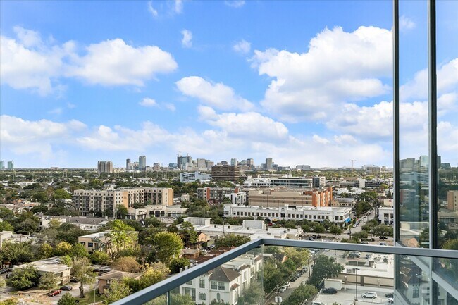 Building Photo - 2727 Kirby Dr