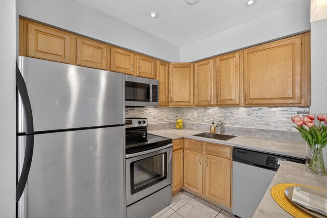 Building Photo - 4051 NE 13th Ave