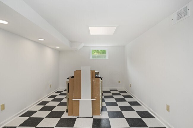 Building Photo - 35 Skylark Rd