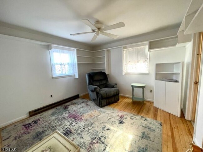 Building Photo - 136 Cedar Lake Rd W