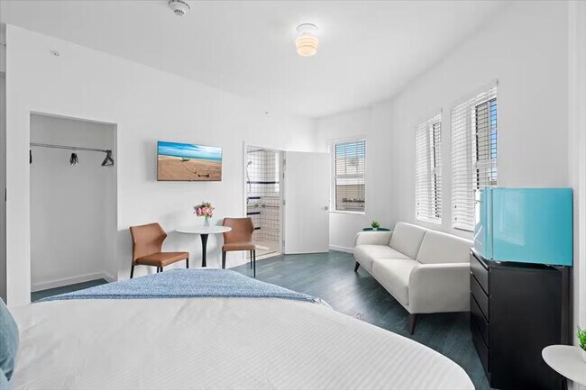 Building Photo - 1701 Alton Rd