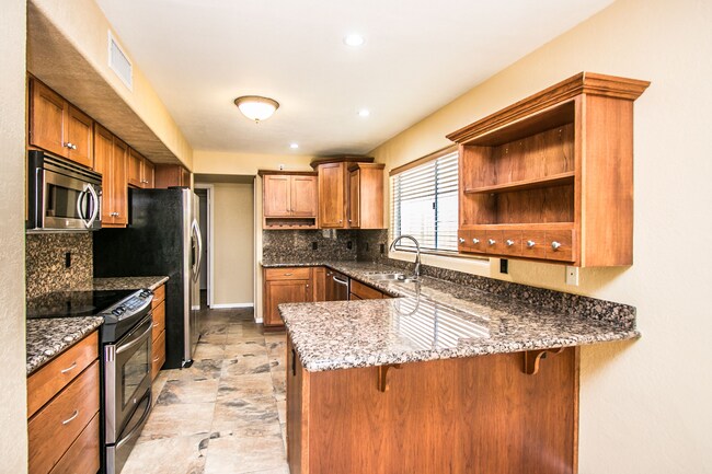 Building Photo - 4BR/2.5 BA. Located in the Desert Ridge