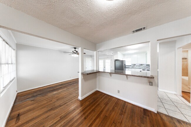 Building Photo - 4710 Glenmont St