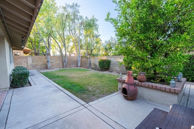 Building Photo - 2434 W Lompoc Ave