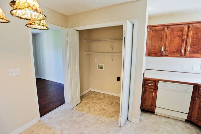 Building Photo - 3927 Stella Dr