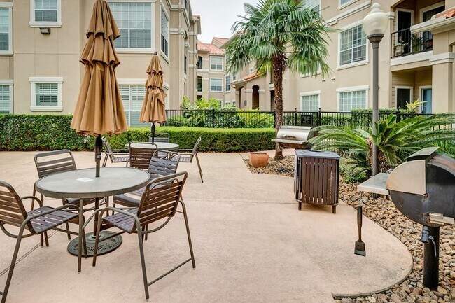 Building Photo - 3231 Allen Pkwy