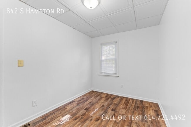 Building Photo - 842 S Hampton Rd
