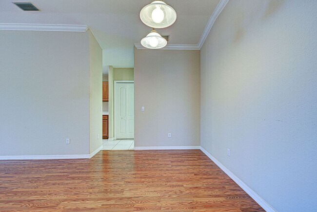 Building Photo - 2134 Boxwood St