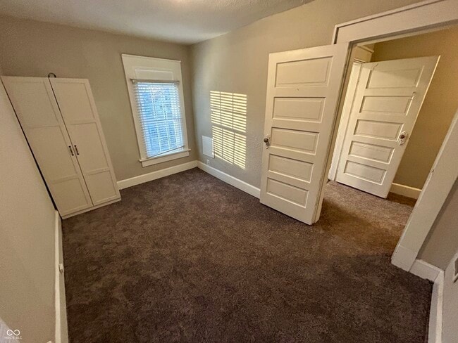 Building Photo - 1134 Lasalle St