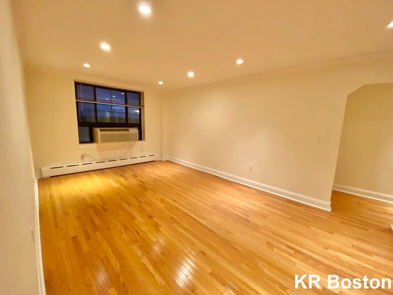 Building Photo - 6 Hilliard St