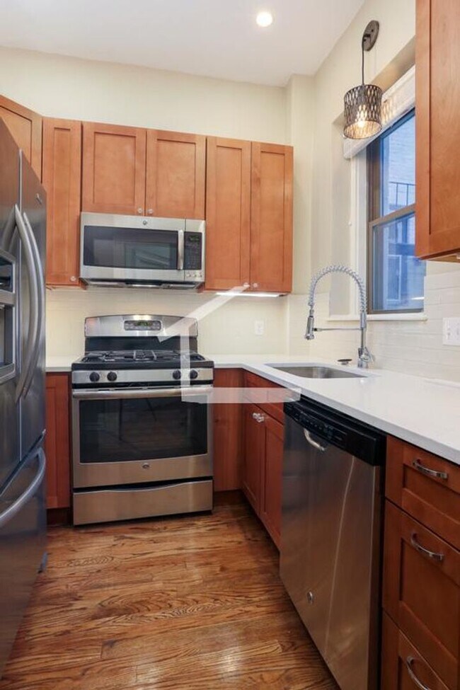 Building Photo - Nice 2 bed near Berklee