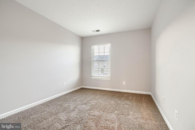 Building Photo - 736 Wineberry Way