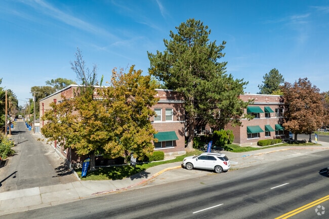 Building Photo - Courtyard Apartments
