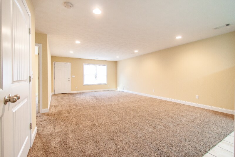 Building Photo - 6 Cal Rd